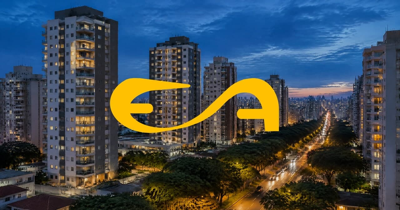 Torres residenciais do Tatuapé ao entardecer com janelas iluminadas